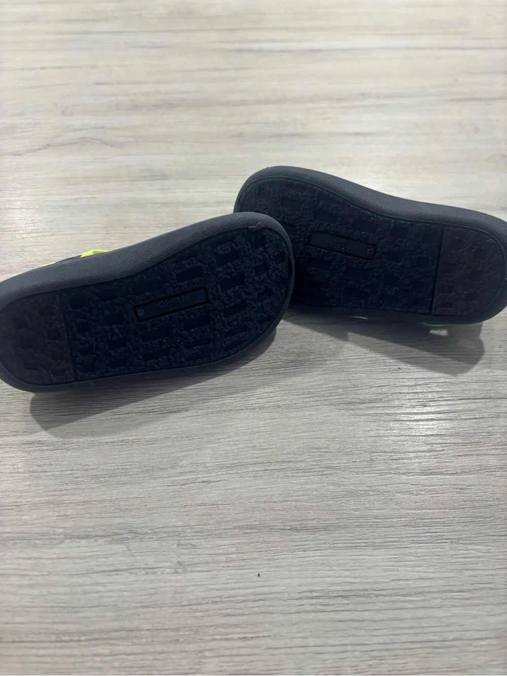 OshKosh B’gosh Kids Navy and Neon Green Water Shoes